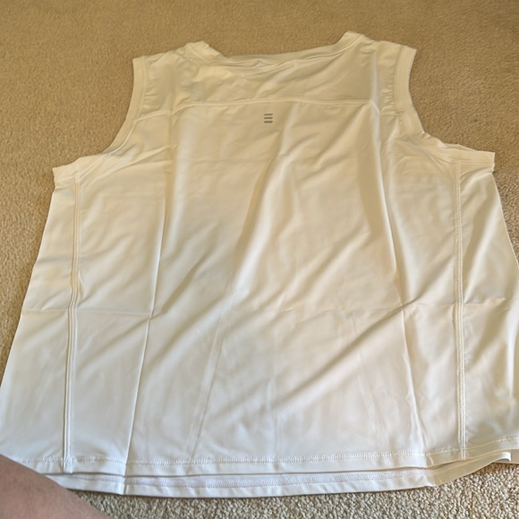 Large Dragon Fit waist length athletic shirt new with tags white - Picture 6 of 9